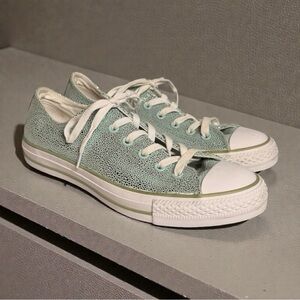 NOWB Converse Chuck Taylor All Star Ox Shoe 9.5 Glitter Low Top Metallic Glacier